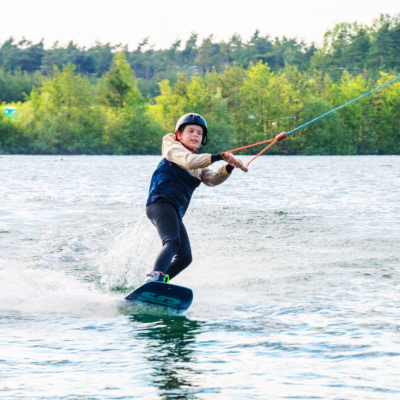 Kids sessie waterskien / wakeboarden (8 t/m 14 jaar)